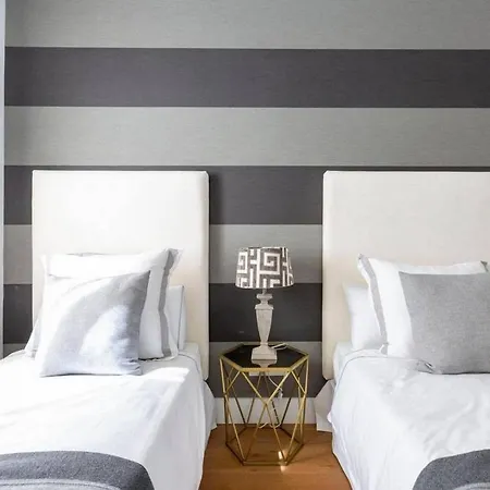 Διαμέρισμα Lovely Up To 6 Guests *